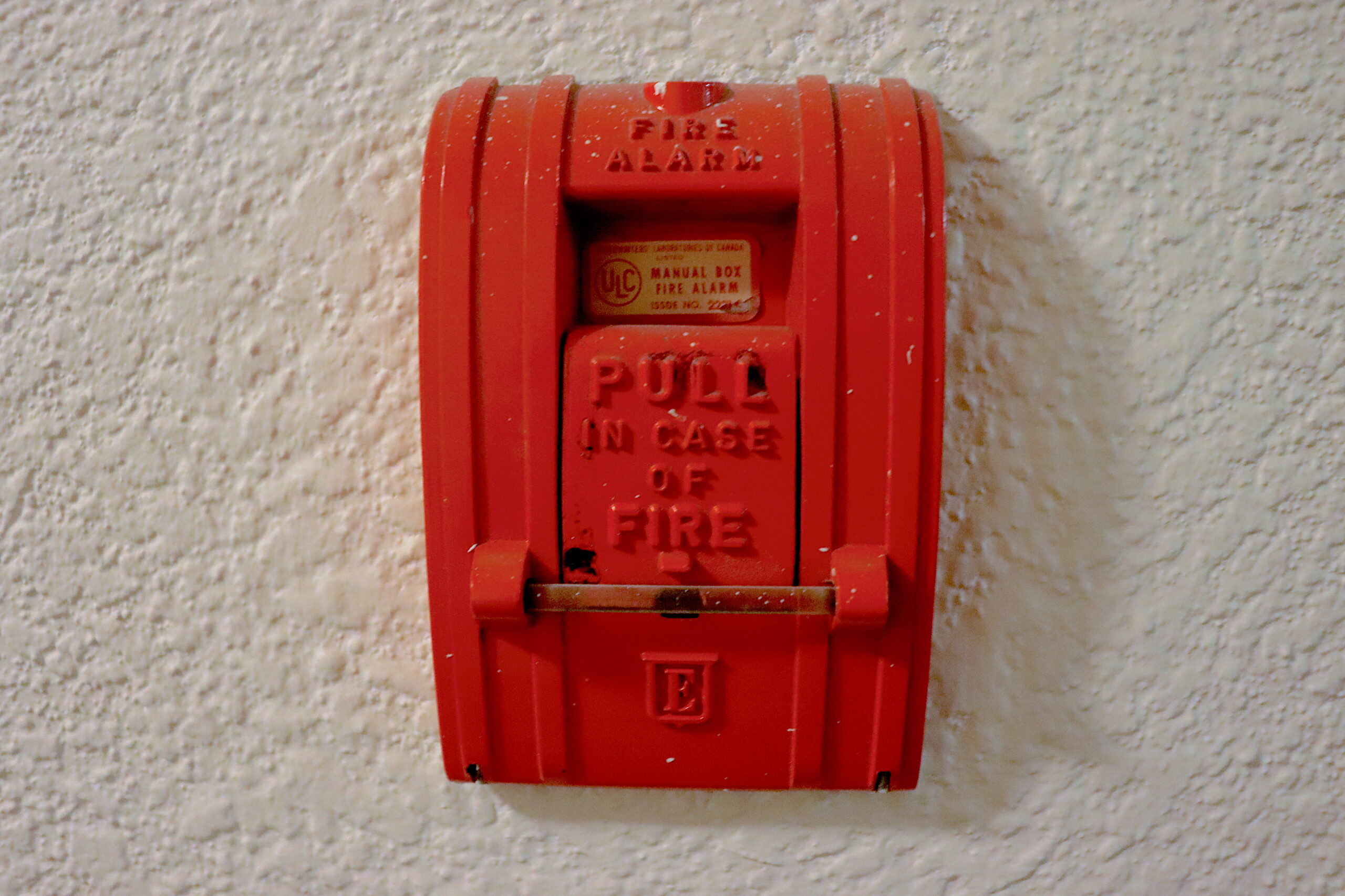 A standard fire alarm. Fire alarms and monitoring featured image.